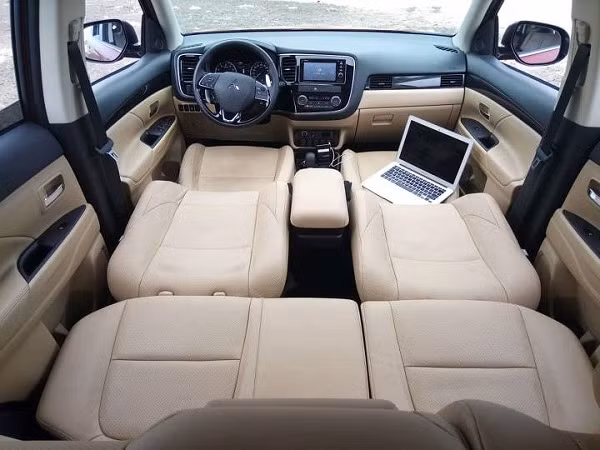 Một trong những ưu điểm của Mitsubishi Outlander cũng là bộ ghế có khả năng ngả thành giường Magic Seats.