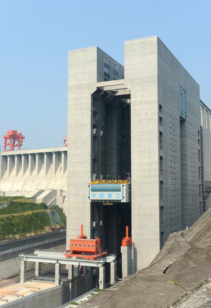 Đó là thang máy vận chuyển tàu thuyền qua lại trên sông Dương Tử với các tàu có trọng tải tối đa 3.000 tấn.