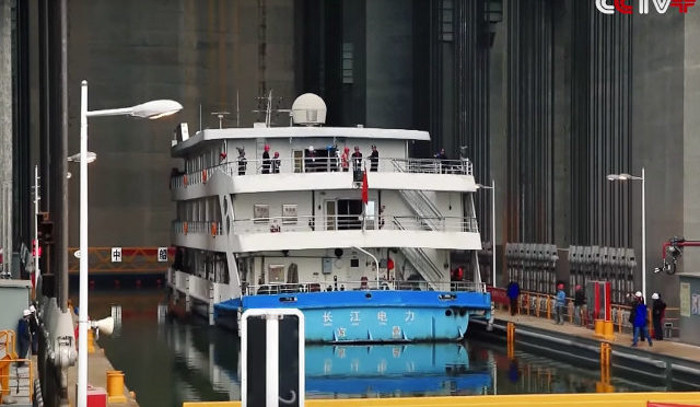 Thang máy áp dụng nguyên lý về lực đẩy mà nhà toán học Hy Lạp Archimedes (Ác-si-mét) đã đề ra cách đây hơn 2.000 năm.