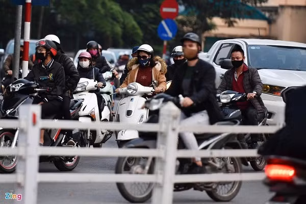 Nút giao Quán Thánh - đường Thanh Niên lúc 18h.