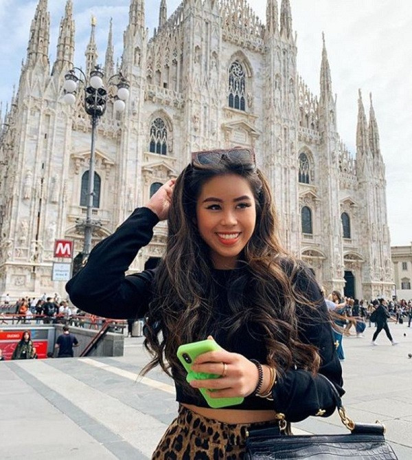 "Trên hết là sự tận tâm chăm sóc của các bác sĩ, anh chị điều dưỡng. Tiên sẽ không phụ lòng yêu mến và quan tâm của mọi người. Mong rằng với quyết tâm, ý thức của mỗi người, chuyên môn của các bác sĩ, Việt Nam sẽ đẩy lùi được bệnh dịch", Tiên Nguyễn chia sẻ thêm.