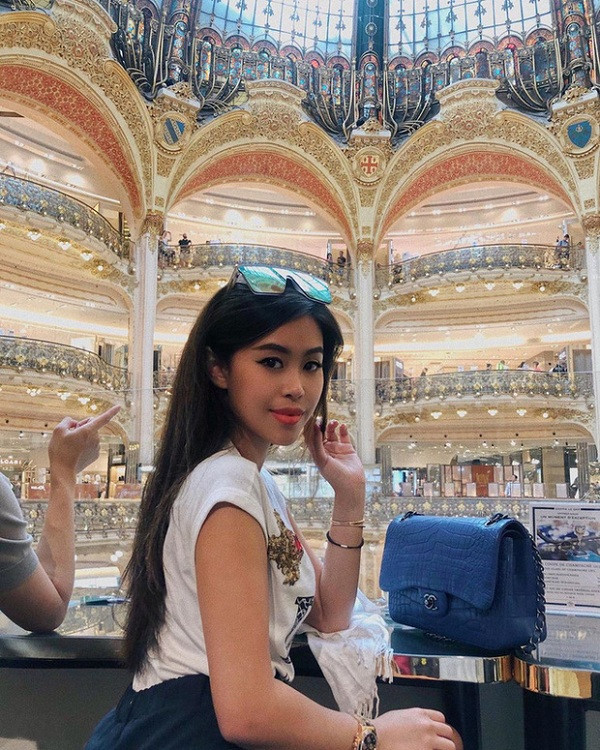 Những ngày qua, rich kid được chăm sóc đặc biệt tại khu cách ly tập trung. Cô cho biết các y bác sĩ theo dõi tình hình sức khỏe rất sát sao, đồng thời mong muốn Việt Nam sẽ sớm khắc phục được dịch bệnh.