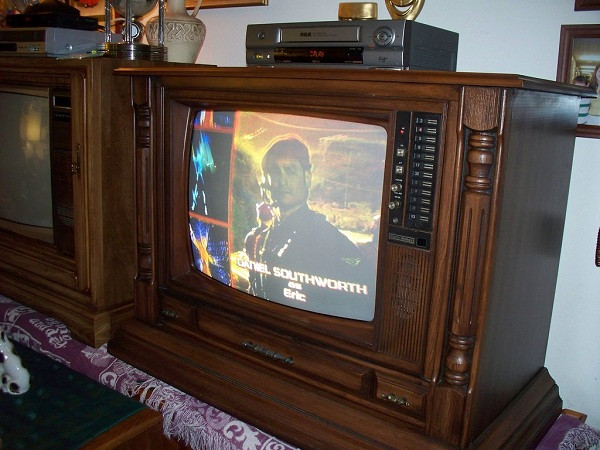 Curtis Mathes (1966) thu hút sự quan tâm lớn từ người dùng thời bấy giờ bởi đánh dấu bước chuyển sang truyền hình màu.