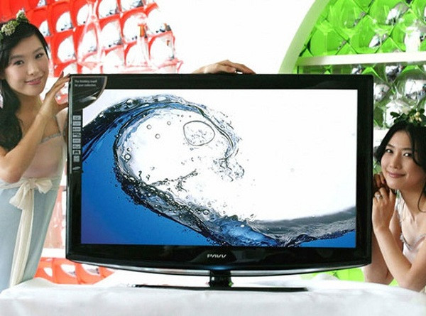 Thời kỳ TV kỹ thuật số, màn hình phẳng kéo dài từ năm 1999 – 2007, lúc này chất lượng hình ảnh và âm thanh không còn bị ảnh hưởng do sử dụng hệ thống cáp quang. Samsung nhảy vào cuộc đua TV LCD, phá vỡ thế độc quyền của các công ty Nhật với những LCD Full-HD.