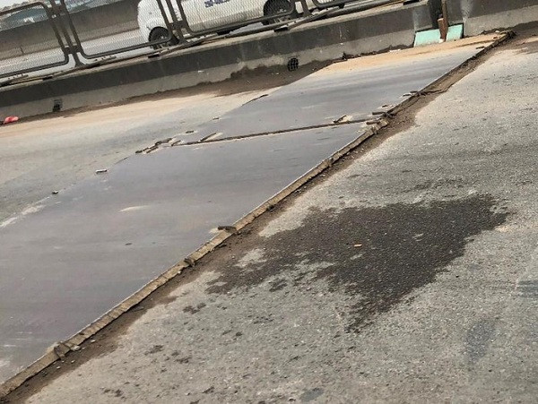 Tuy nhiên nhiều công trường khe co giãn không thể sửa chữa ngay trong đêm nên sáng ra đơn vị thi công đã dùng tấm thép bản lớn đậy lại, tối hôm sau thi công tiếp.