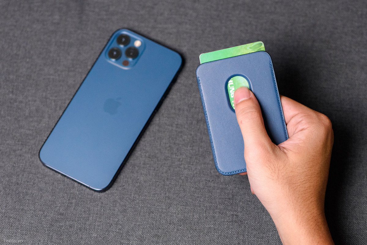 Apple cho biết rằng phần nam châm hít vào mặt lưng được tách ra khỏi phần thẻ nên không ảnh hưởng tới hoạt động của thẻ.