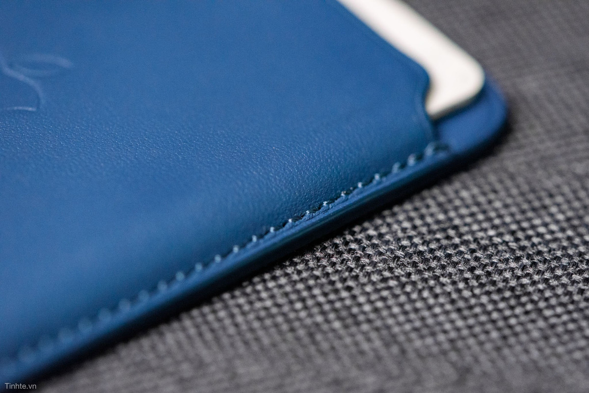 Chiếc ví Magsafe được làm bằng da, bề mặt da tương tự như các ốp lưng trước đây mà Apple đã bán ra.