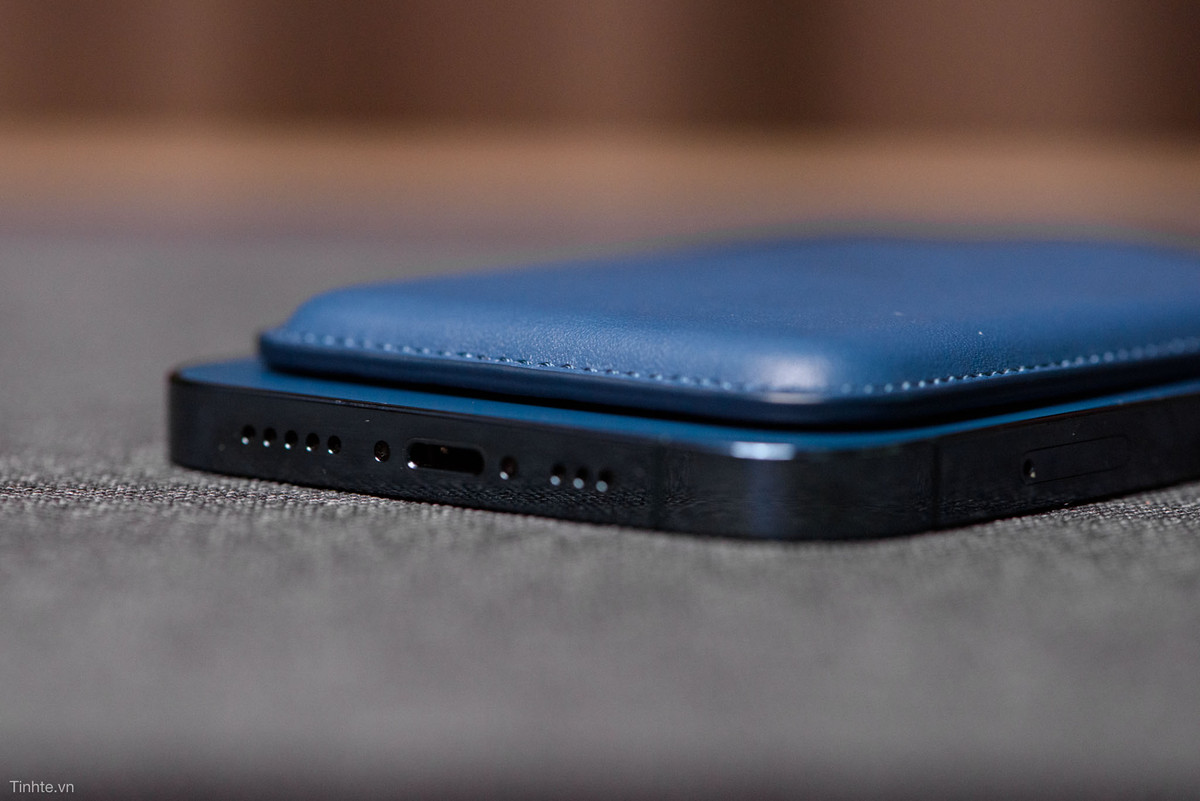 Ngoài nhiệm vụ để 1-2 chiếc thẻ thì chiếc ví này không giải quyết được quá nhiều việc.