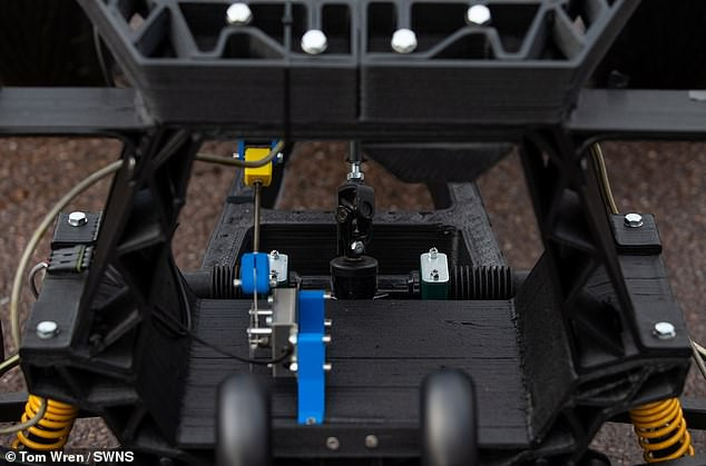 Scaled cũng đã sử dụng nhựa tái chế và hướng đến tỷ lệ trọng lượng 1:1 trên trọng tải chỉ hơn 100 kg để làm cho nó hoạt động hiệu quả nhất có thể.