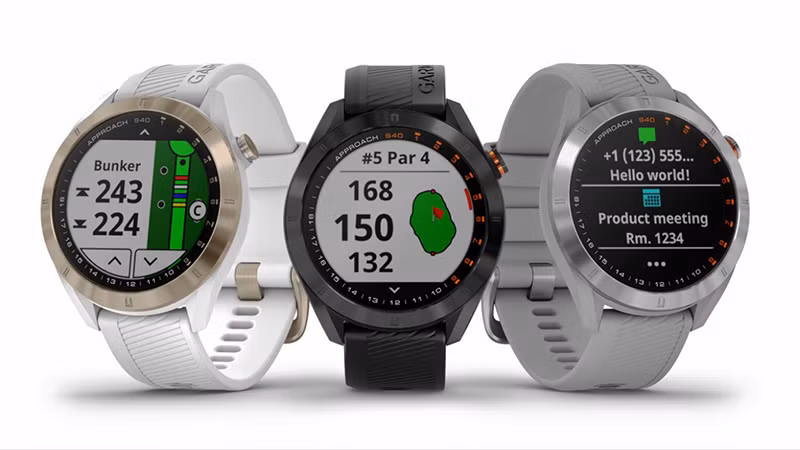  Garmin Approach S40 Golf GPS: Sự kết hợp giữa công nghệ GPS tiên tiến và màn hình cảm ứng màu 1,2 inch có thể đọc được dưới ánh sáng mặt trời cho phép Golfer tính toán khoảng cách đến mặt trước, giữa và sau của vùng xanh, cũng như mọi mối nguy hiểm. Theo dõi AutoShot ghi lại mọi cú đánh của người chơi ứng với mỗi vị trí. Đặc biệt dữ liệu từ 41.000 khóa học toàn cầu mang đến cho Golfer cơ hội so sánh điểm số của bạn với những người khác đã chơi ở đó.