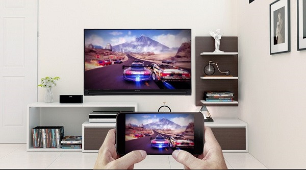 Là sản phẩm phổ thông, tivi cũng sẽ được tích hợp đầu thu DVB-T2 hay tính năng Screen Mirroring để chiếu phim từ điện thoại lên tivi.