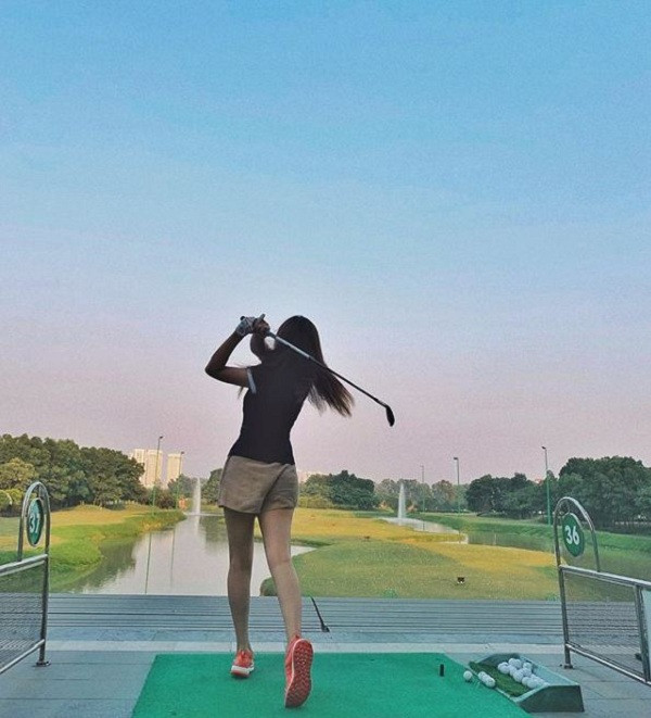 Nữ diễn viên "Ghét thì yêu thôi'' từng khoe thành tích đi qua 18 hố golf dù đến với bộ môn thể thao này chưa lâu.