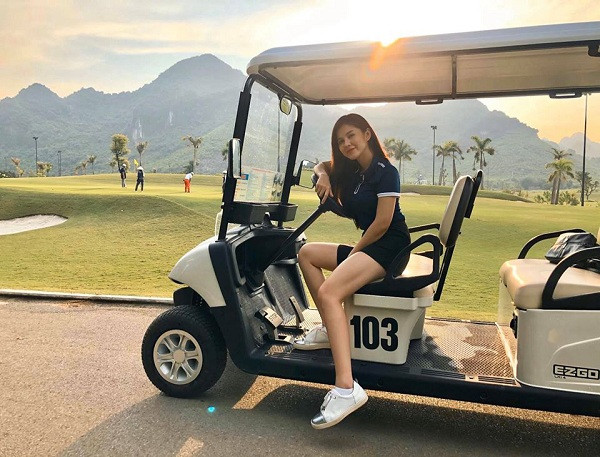 Thu Hoài cho biết cô lựa chọn Golf để chơi vì đây là môn thể thao mang lại cảm giác tích cực, gần gũi với thiên nhiên. Hơn thế nữa chơi golf cũng là một cách để nữ diễn viên giữ dáng khỏe khoắn, như là một hình thức tập luyện thể dục thể thao mỗi ngày.