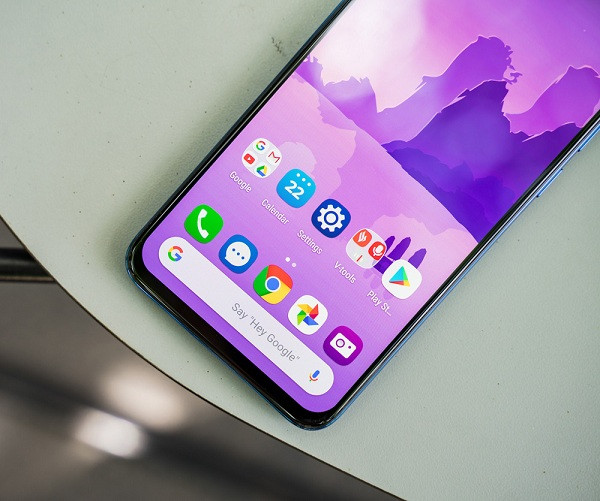 Các dòng sản phẩm của Vsmart có cấu hình và những tính năng vượt trội so với những đối thủ cùng phân khúc, thể hiện không chỉ ở màn hình tràn viền, thiết kế mặt lưng tinh xảo thay đổi màu,...