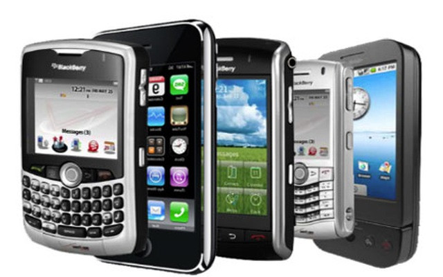 Điện thoại thông minh đã từng được định nghĩa là một chiếc điện thoại đa phương tiện, có thể truy cập wifi, internet... mà lúc đó nổi bật lên là những chiếc Nseries, Eseries của Nokia, Black Berry, O2 hay PDA.