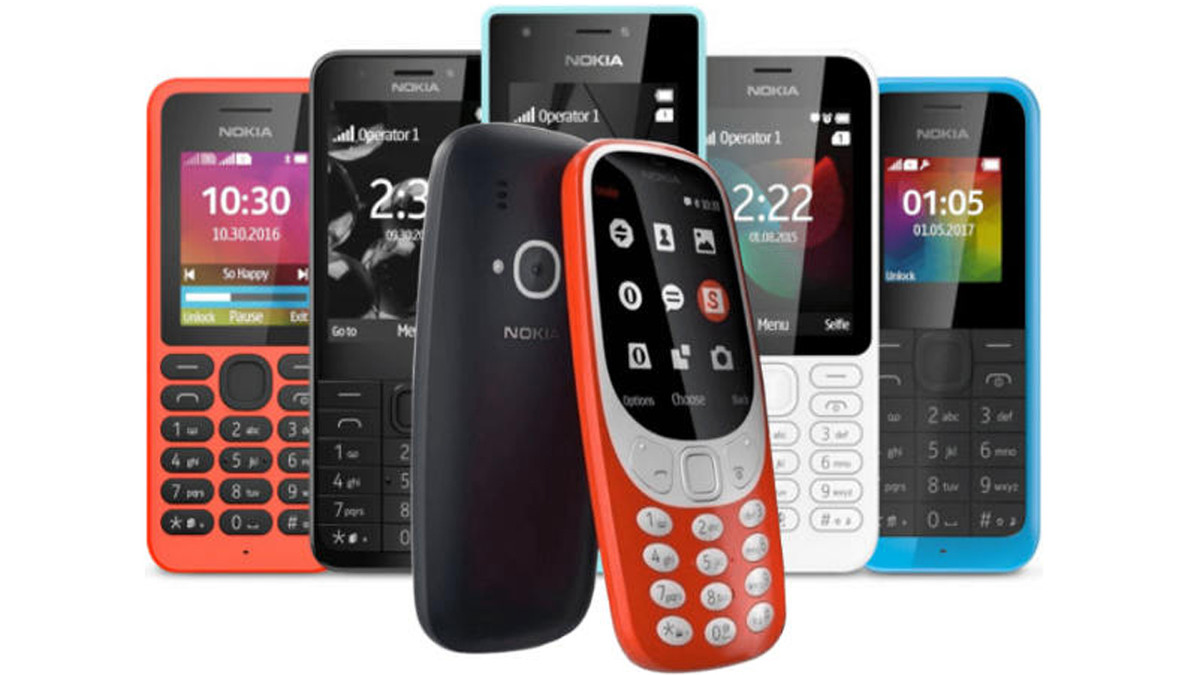 Điện thoại cơ bản Feature phone còn được gọi với cái tên là điện thoại cục gạch. Đây là dòng điện thoại được phát triển với mục đích thương mại đại trà, chỉ có các tính năng cơ bản như nghe gọi, nhắn tin và giải trí ở mức độ thấp. Đây là hình thái đã từng phổ biến nhất của điện thoại trên toàn thế giới.