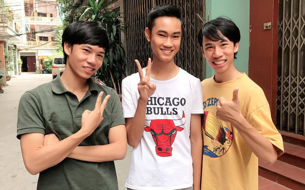 Trung Anh cũng cho biết thêm, vì cả tháng mới có một video và lại không nhận quảng cáo nên thu nhập từ kênh Youtube 1977 Vlog không hề cao như mọi người vẫn nghĩ: ''Chúng mình kiếm tiền chỉ đủ để duy trì đam mê, coi như được đi làm nhận lương".