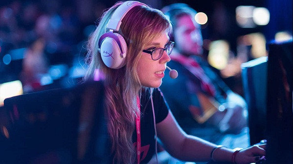 Cô cũng là một trong số ít những nữ game thủ dám lên tiếng chống lại sự phân biệt đối xử giới tính trong ngành công nghiệp eSports