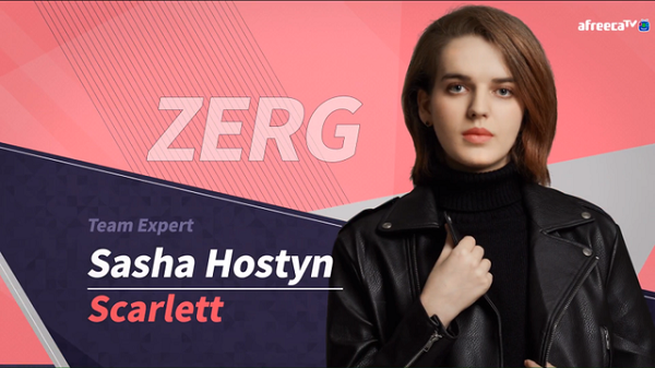 Được mệnh danh là "Nữ Hoàng của những lưỡi dao", Sasha Hostyn (Scarlett) từng hạ Polt để giành chức vô địch giải Red Bull Battle Grounds: Bắc Mỹ 2014 với chiến thuật sử dụng Baneling đầy khôn ngoan.