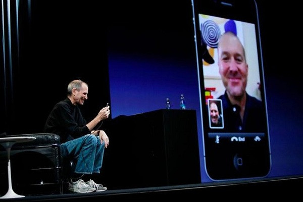 Trong buổi ra mắt iPhone 4, Steve Jobs cũng đích thân giới thiệu tính năng gọi video độc quyền FaceTime.