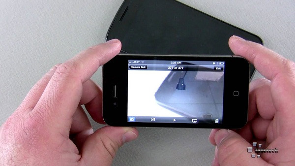 Chiếc iPhone đẹp nhất cũng sở hữu camera sau có độ phân giải 5 MP và hỗ trợ quay video HD.