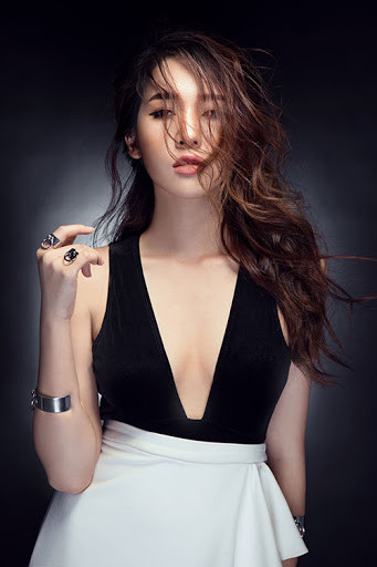 Sau thời gian vắng bóng, cô xuất hiện trở lại với Big Daddy và gia đình nhỏ êm ấm của mình. Tuy đã là mẹ 2 con nhưng vóc dáng và vẻ đẹp của cô cũng khiến không ít người phải ghen tị.