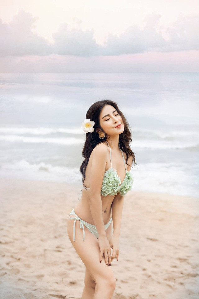 Cô nàng cũng đã trở thành bà mẹ của 2 đứa con xinh xắn và có một gia đình hạnh phúc.