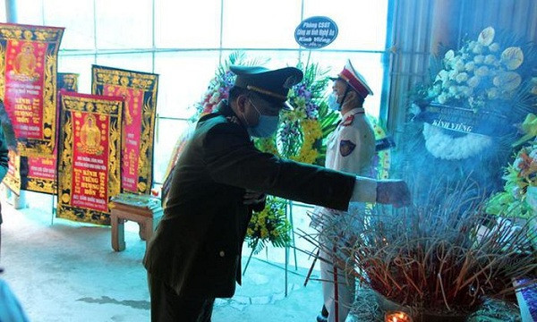 Hiện, Công an tỉnh Nghệ An đang tiếp tục truy bắt và điều tra nhóm đối tượng này. Được biết, lễ truy điệu Đại úy Nghĩa sẽ được tổ chức vào chiều 24/3 và lễ an táng sẽ được tổ chức vào sáng 25/3, tại nghĩa trang quê nhà ở xã Châu Thắng (Quỳ Châu, Nghệ An).