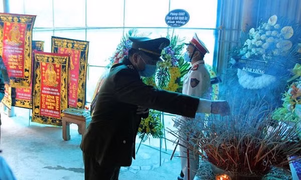 Hiện, Công an tỉnh Nghệ An đang tiếp tục truy bắt và điều tra nhóm đối tượng này. Được biết, lễ truy điệu Đại úy Nghĩa sẽ được tổ chức vào chiều 24/3 và lễ an táng sẽ được tổ chức vào sáng 25/3, tại nghĩa trang quê nhà ở xã Châu Thắng (Quỳ Châu, Nghệ An).