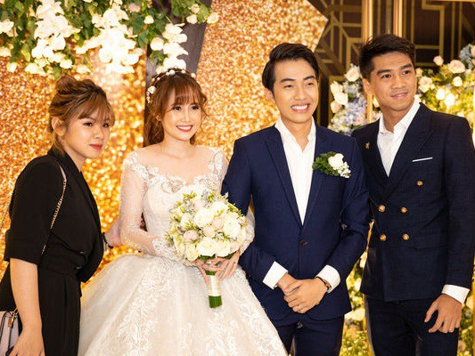 Bạn gái PewPew có tên là Hồng Nhật, cặp đôi này đã công khai hẹn hò vào tháng 9/2019, trước đó họ đã bắt đầu tìm hiểu nhau từ tháng 4/2019.