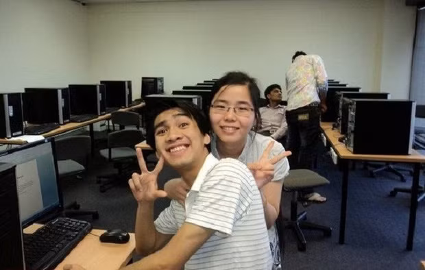 Đây là mối quan hệ mà PewPew công khai lần đầu tiên, và sau đó, khi nổi tiếng bằng con đường làm streamer, từ đó PewPew lại được cộng đồng mạng "ship" điên đảo với những cô gái khác.