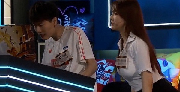 Dù vậy, đa phần khán giả đều thông cảm bởi vẻ ngoài quá xinh đẹp của nữ BLV, cũng như biết rằng cô chỉ là khách mời tay ngang để ''làm nóng sân khấu'' khi tham gia bình luận giải đấu này.