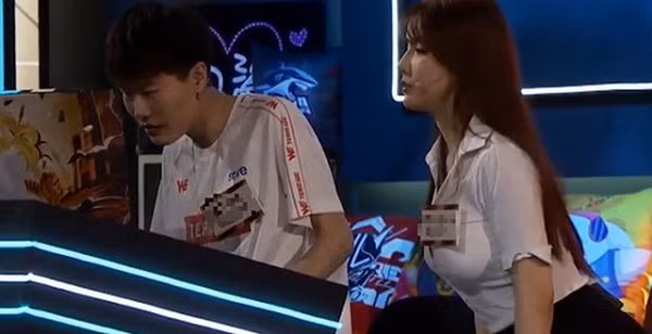 Dù vậy, đa phần khán giả đều thông cảm bởi vẻ ngoài quá xinh đẹp của nữ BLV, cũng như biết rằng cô chỉ là khách mời tay ngang để ''làm nóng sân khấu'' khi tham gia bình luận giải đấu này.