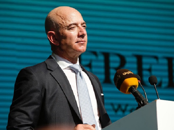 Người sáng lập Amazon luôn biết cách để khích lệ đội ngũ nhân viên và các nhà đầu tư, cũng như tìm cảm hứng làm việc cho bản thân mỗi ngày. Một trong những câu nói yêu thích nhất của vị tỷ phú được Jeff Bazos chia sẻ trên Twitter tiết lộ bí quyết thành công của ông.