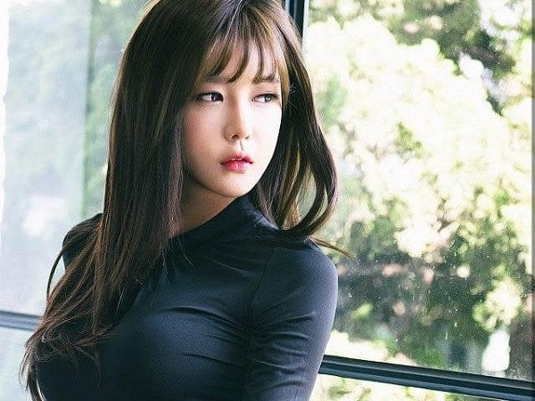 Bởi vậy việc Heo Yoon Mi nổi bật như một hiện tượng, không chỉ trong các app livestream mà còn cả trên sân khấu cũng là điều dễ hiểu.