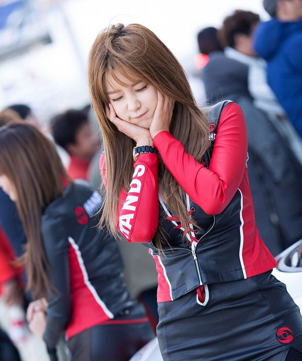 Biểu cảm đáng yêu thế này, ai nghĩ cô nàng đã ngoài 30?