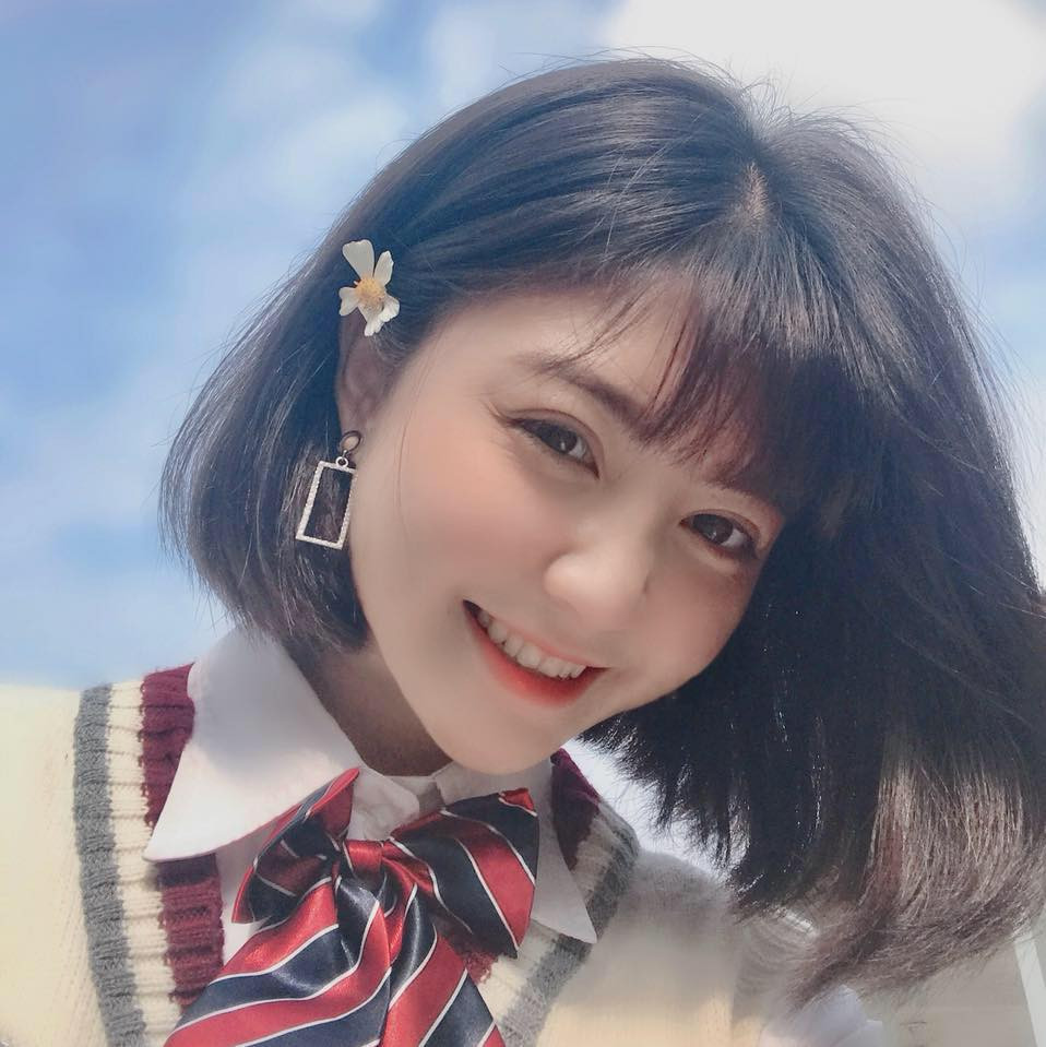 Trước khi theo nghiệp streamer, cô đã có được cho mình không ít người hâm mộ nhờ tham gia làm mẫu ảnh và đóng một vài quảng cáo.