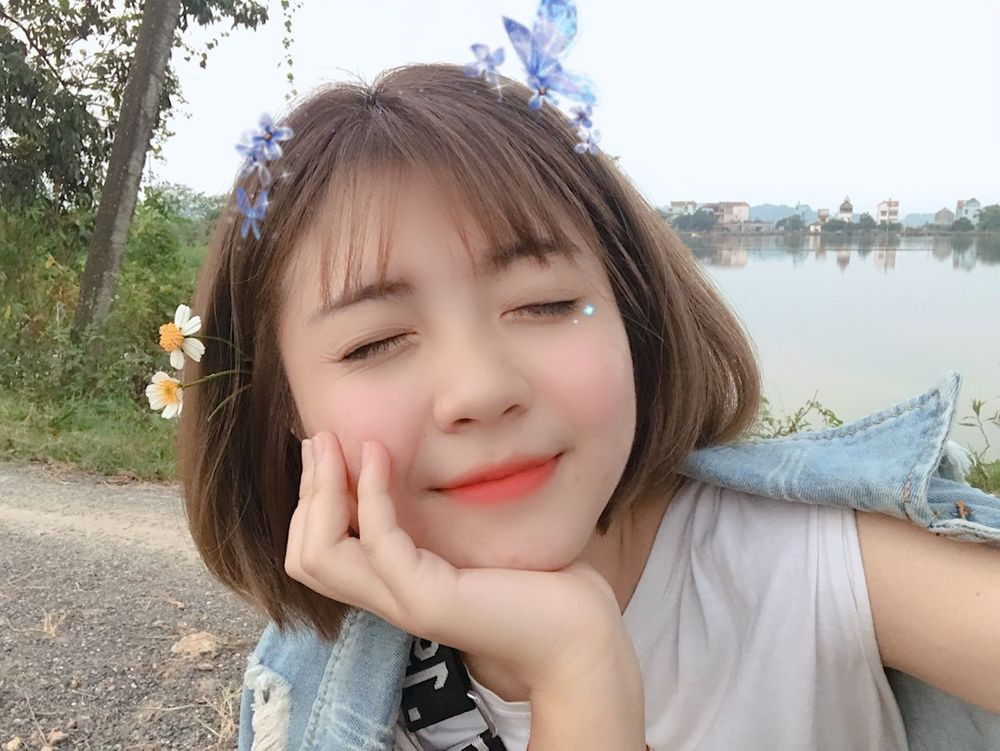 Hà Kiều Trang, sinh năm 1998, còn được gọi với biệt danh Trang Banana (Trang Chuối), là một trong số những hot girl streamer mới nổi của cộng đồng game thủ Việt.