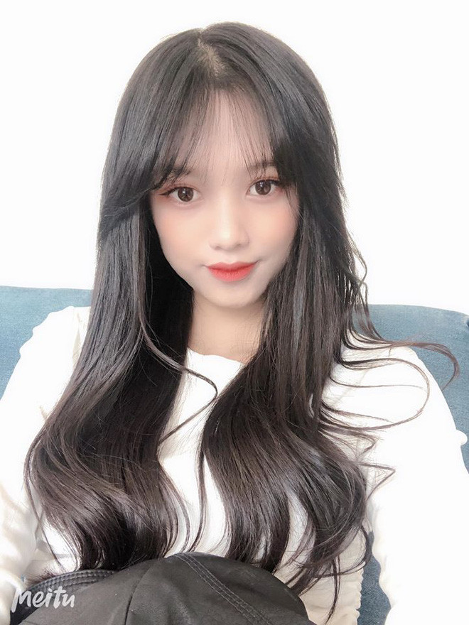 Cô nàng streamer này mang vẻ đẹp sắc sảo và lạnh lùng đầy cá tính. Không chỉ tài năng mà YYoon còn là một cô gái tràn đầy nghị lực khi cố gắng vượt qua những định kiến, cấm cản từ chính gia đình mình để đến với ước mơ trở thành một streamer game.