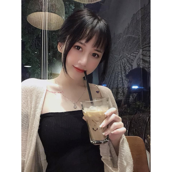 Nus Nus cũng là nữ streamer mới nổi lên gần đây, tên thật của cô nàng là Trần Thị Thùy Dung, sinh ngày 23/11/1998 tại tỉnh Bắc Giang.