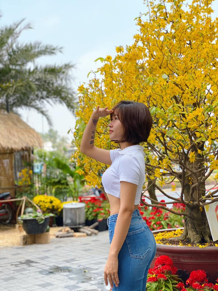 Cái tên này dù không nổi tiếng nhất, thế nhưng Uyên Pu cũng là một hình mẫu cho các nữ streamer thành công. Ở độ tuổi 24, cô nàng đã có nhà, xe hơi cũng như một công việc ổn định với mức thu nhập trong mơ lên tới cả trăm triệu mỗi tháng.