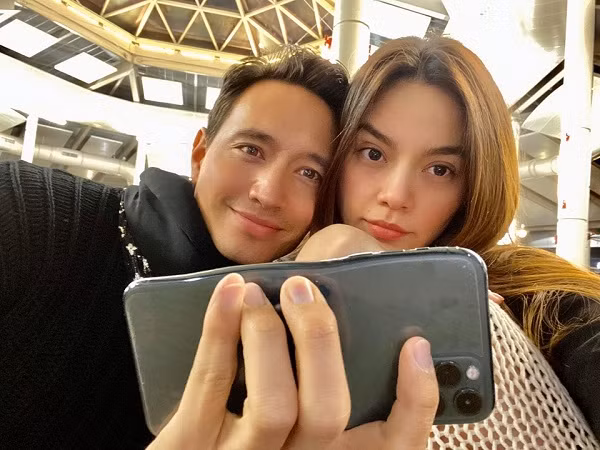 Có vẻ như cặp đôi hot nhất nhì showbiz Việt đều rất ưa chuộng các sản phẩm công nghệ của Apple.