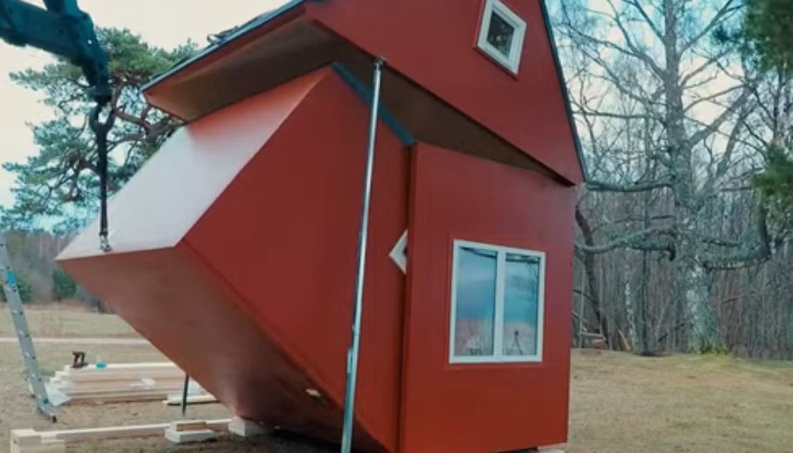 Thiết kế này khiến ngôi nhà có thể gập lại như một món đồ chơi Origami cỡ lớn.