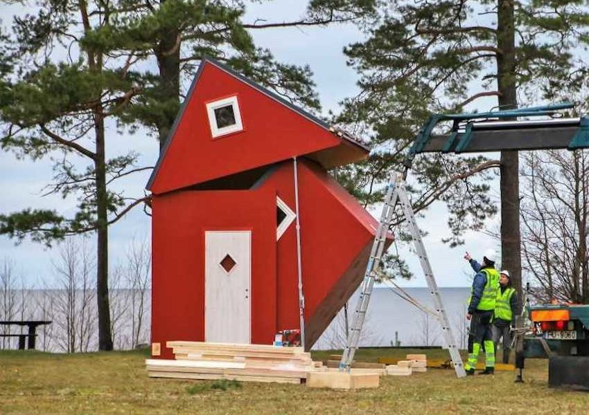 Căn nhà sử dụng gỗ ghép thanh chéo làm vật liệu xây dựng chính, có thể lắp đặt ở bất cứ đâu trong vòng 3-4 giờ đồng hồ.