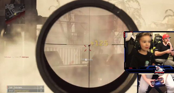 Ban đầu người xem khá hoài nghi về độ chân thực của những clip này, chỉ đến khi bố cậu bé đặt hẳn một chiếc máy quay ghi lại tường tận màn chơi game trực tiếp thì sự hoài nghi đã dần dần chuyển sang khâm phục.