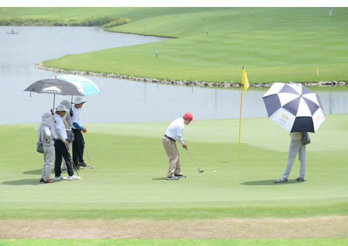 Kinh nghiem chong soc nhiet khi choi golf vao mua he