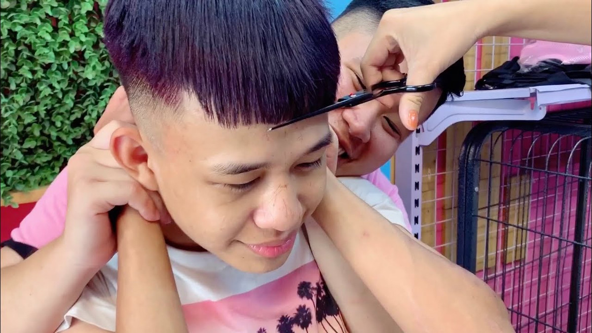 Anh chàng Youtuber này đã thu tiền về từ kênh của mình con số cực lớn. Riêng tháng 8/2019, Cò đã được trả 4.444 USD (khoảng 103 triệu đồng).