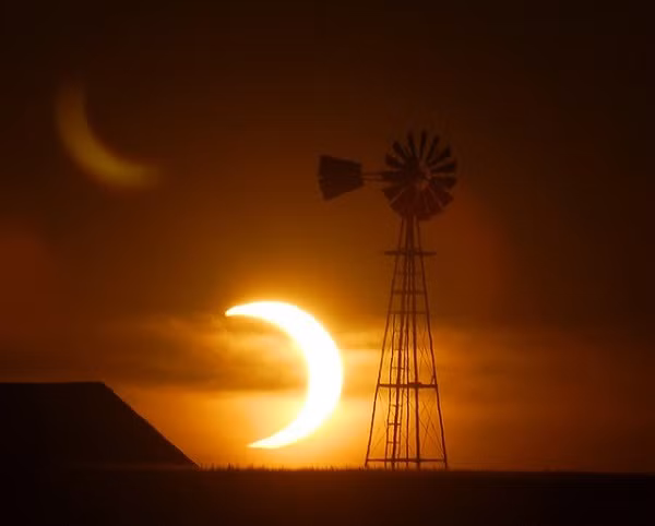 Sau lần nhật thực này, người yêu thiên văn Việt Nam phải đợi đến năm 2023 mới lại quan sát được hiện tượng thiên văn kỳ thú này. Tuy nhiên, nhật thực ngày 20/4/2023 gần như không đáng kể khi ở nước ta Mặt Trời chỉ bị che khuất tối đa 5%.