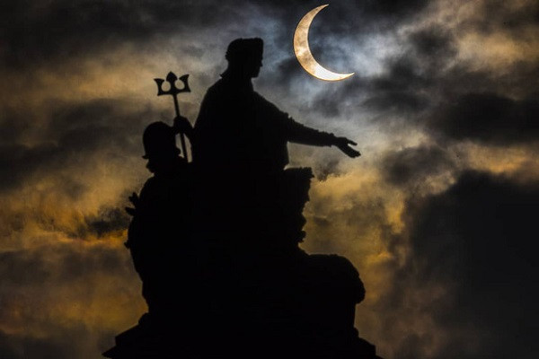 Theo Space, hiện tượng nhật thực sẽ xuất hiện hai lần trong năm 2020. Sự kiện tiếp theo sẽ diễn ra vào ngày 15/12 dưới dạng nhật thực toàn phần.