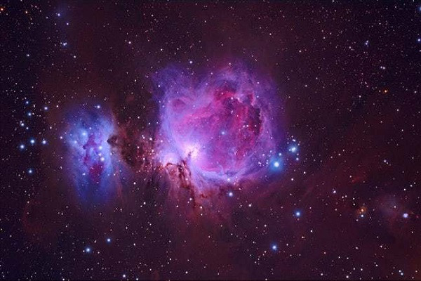 Thiên hà Baby Boom nằm cách Trái Đất 12,3 tỷ năm ánh sáng, cứ 2 giờ lại tạo ra một ngôi sao mới. Ước tính, trung bình thiên hà kỳ lạ này tạo ra 4.000 ngôi sao mới mỗi năm.